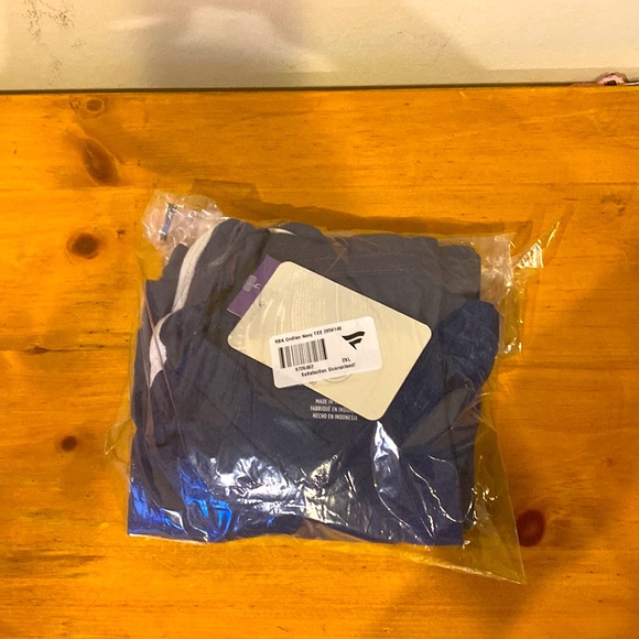 Women's Adidas Long Sleeve NHL Montreal Canadiens Long Sleeve Shirt Elbow Patch - Picture 4 of 4